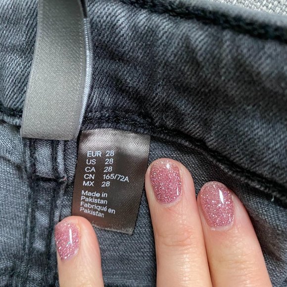 H&M Divided Gray Distressed Busted Knee Jeans 28 - Picture 6 of 9